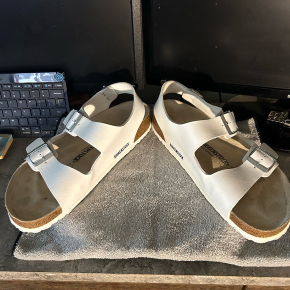 Birkenstock Sandals tried on and worn once wrong size comes with original box - Picture 4 of 5